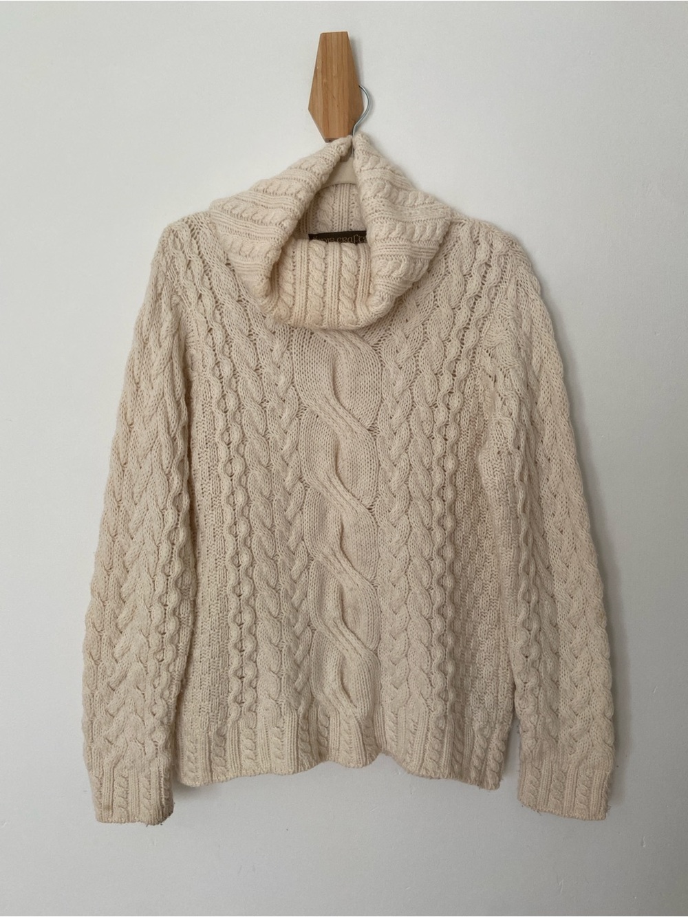 Vintage Aran Crafts 100% Wool Classic Cable Knit Cream Sweater Medium